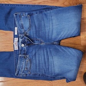 Hollister Low Rise Skinny Jean Size 7 Long